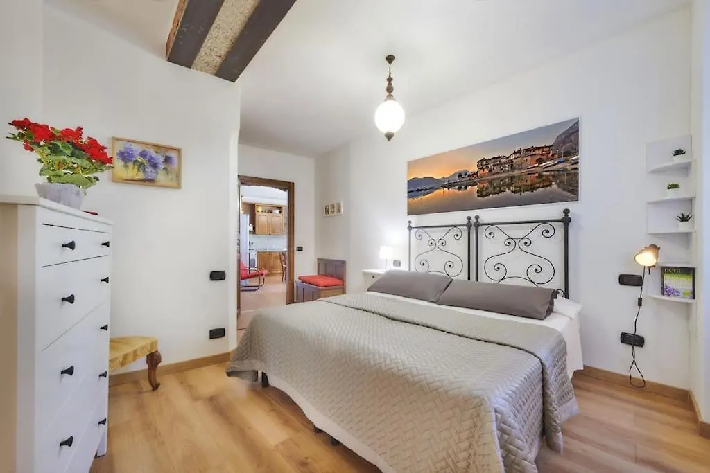 Apartment Casa Ducale Como Lake View Mandello del Lario